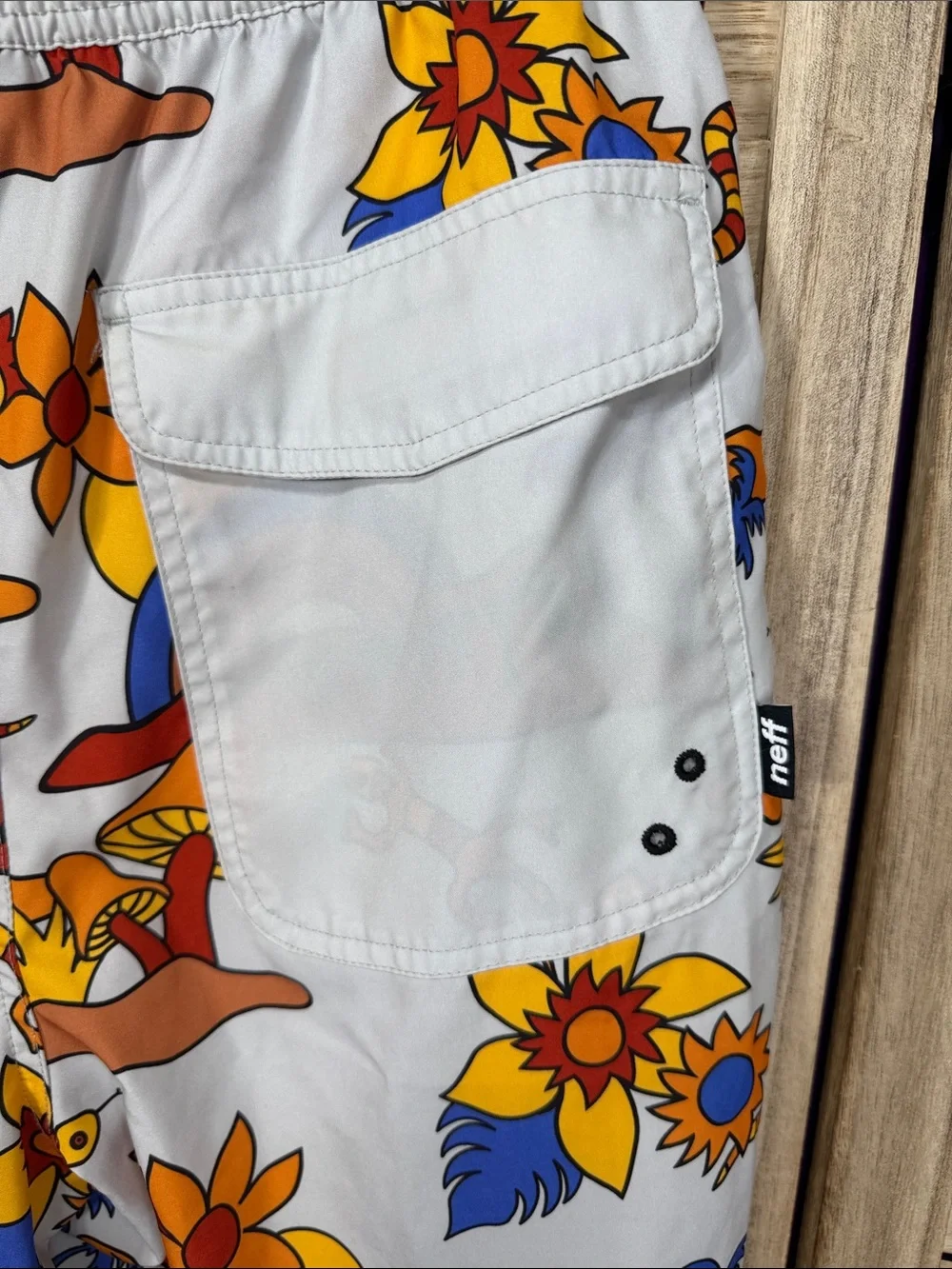 Neff Swim Trunks Men's White Tropical Print Mushroom Pockets Size M